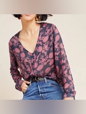 Floral V-Neck Long-Sleeve Blouse in Mauve on Navy